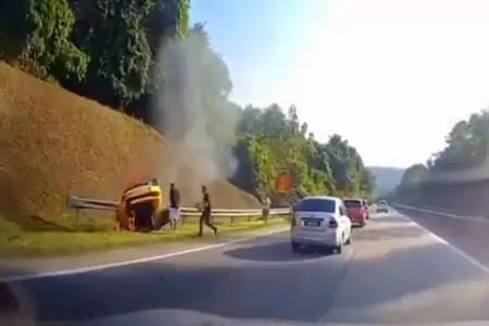 Viral Kecelakaan Lamborghini Yang Terbalik Di Tol Malaysia, Sopirnya Terbakar Sampai Tewas